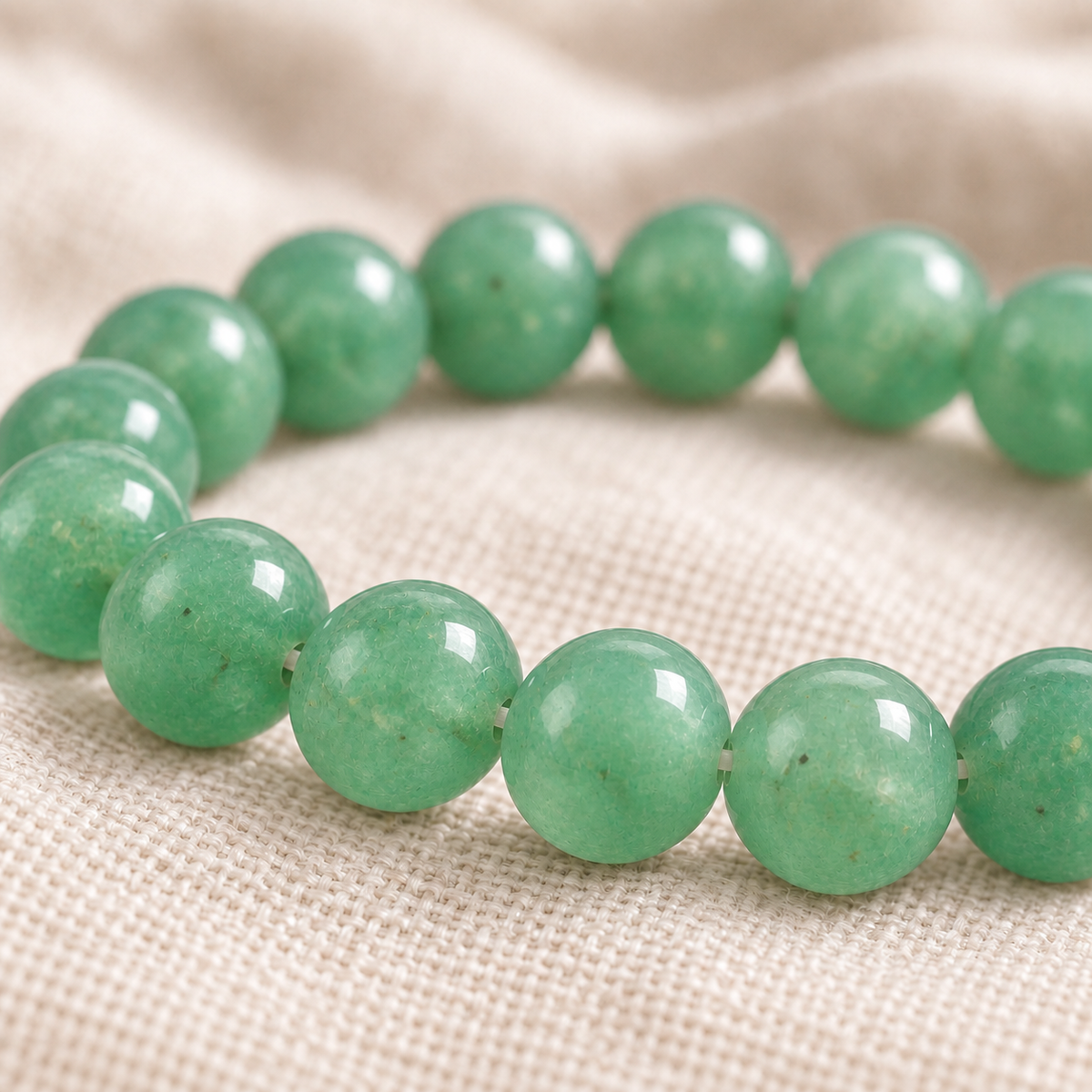 Green Aventurine 8mm stretch bracelet macro