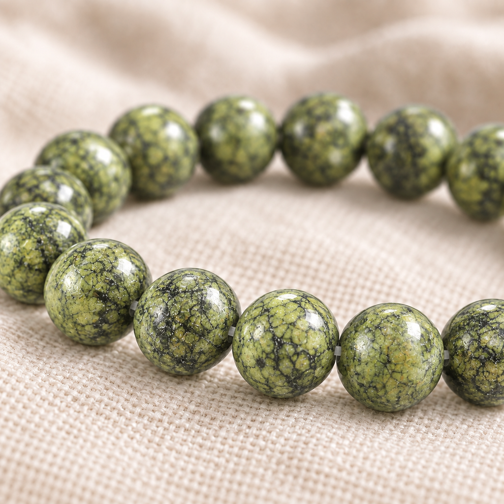 Serpentine 8mm stretch bracelet macro
